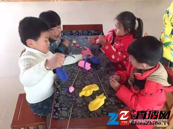 系列 | 创全国文明城市，我们这样行动：你礼让，我赠花