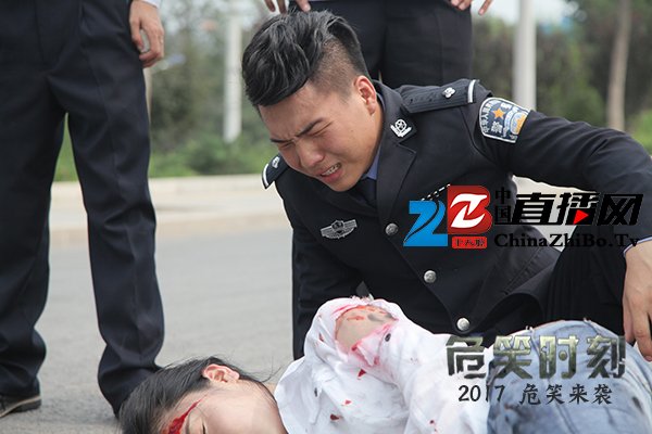 喜剧电影《危笑时刻》将映 王辉:有旋律节奏的画面(图2)