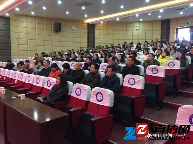 上饶市委常委、副市长任友群莅临河口一小指导工作