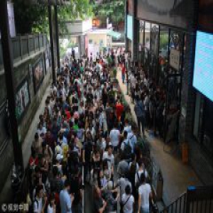 游客扎堆网红景点:排2小时体验5分钟