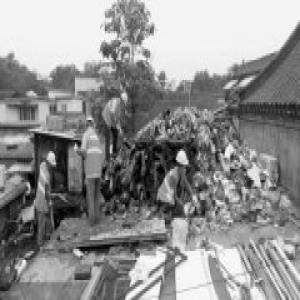 东四四条58号院：老人积存20年的垃圾终于清了