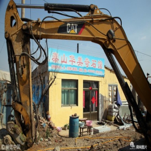 “泰山大型奇石市