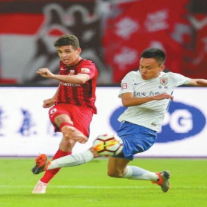 佩莱梅开二度 鲁能仍负上港 中超争冠和保级依然有“玄机”