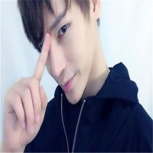 陈奕天蔡徐坤朱一龙颜值大盘点 他俩最逆天的部位在哪儿？