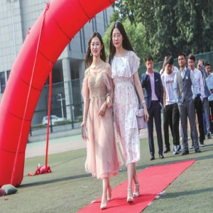 毕业红毯秀靓丽