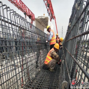 北京新机场北线高速公路廊坊段“五一”加紧施工