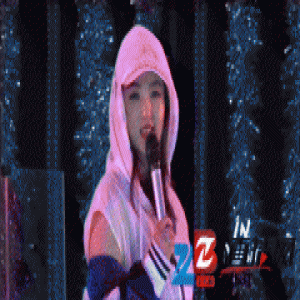 何洁庆生会介绍绯闻男友刁磊：上热搜的鼓手老师