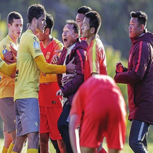 热身惨败、将帅冲突、争议不断 国足集训队，如何撑起中国足球未来？