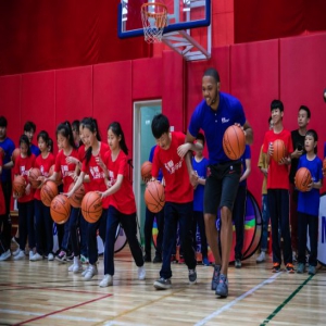 别样儿童节 NBA球星与外来务工人员子女欢庆节日