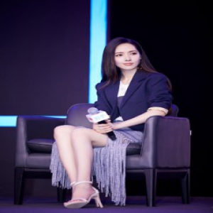  郭碧婷订婚后首次现身