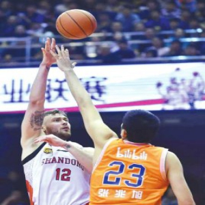 山东男篮今晚做客上海 季后赛卡位战 想赢球先防守