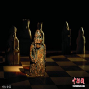 英国男子从抽屉发现一枚西洋棋棋子 估值100万英镑