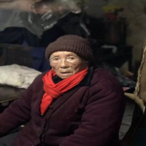 “诚信奶奶”50年前欠人10元，如今120倍偿还