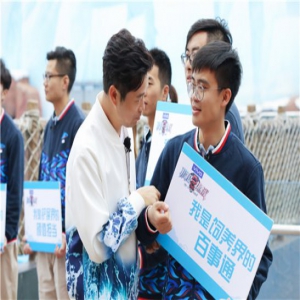 王迅逗企鹅护航“水母联盟”