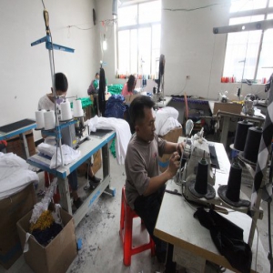 辽宁鞍山：“小巨人”自创服装品牌 靠创业改变命运