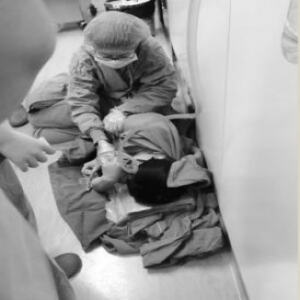 女医生连续工作 十余小时晕倒手术室