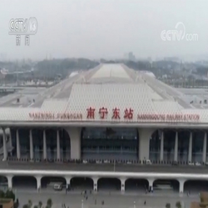 春运故事 楼顶上的“蜘蛛人”