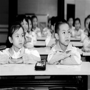 孩子上课选座位重要吗？家长：好同桌比好座位更重要