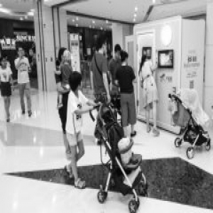 移动母婴室摆进热闹商城 两平方米房间配备齐全