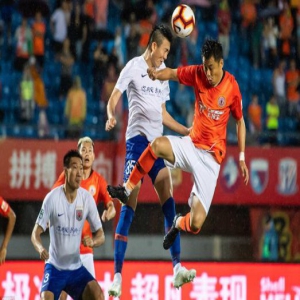 锋线“双枪”破门助鲁能夺三分 进攻有保障 防线待磨合