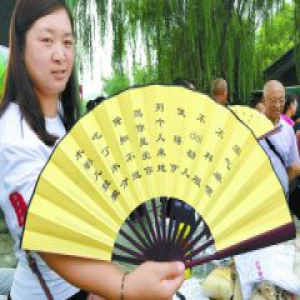 深山里的斋堂话卖上钱了 两三个小时销售一空