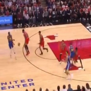 水花大旗永不倒?汤普森单场14个三分 勇士149-124公牛队收获5连胜