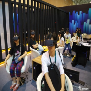 科技感十足！实拍2019国际虚拟现实创新大会现场