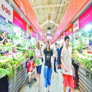 网罗天南海北美食 “网红”菜市场的无穷想象