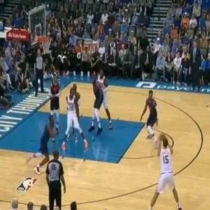 一个中锋怎么显得这么瘦?雷霆赛季首胜 威少无缘三双乔治23分