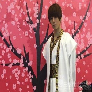 表演魔术有时真的很危险 陈奕天录节目表演鱼缸逃脱差点毙命