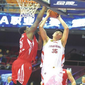 山东男篮全华班惨败青岛：劳森或下周抵济 大外援仍在谈判中