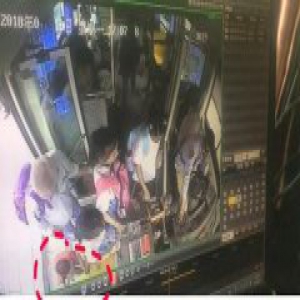 4岁萌娃逃出幼儿园爬上公交车 因为要跟喜欢女孩回家