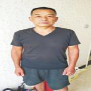 交警跳入河中救轻生女孩不留名 被朋友圈“曝光”