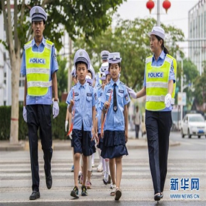 河北武邑：暑期“小交警”体验新生活