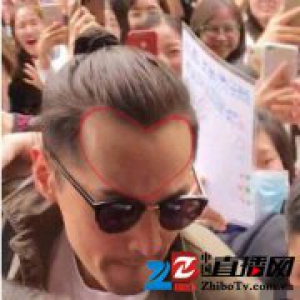 胡歌晒心形发际线 答谢粉丝花式应援