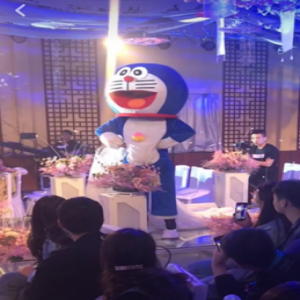 “毁容父扮哆啦A梦”实为策划，这届网友眼泪不值钱？