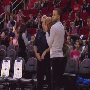 发邀请函!NASA回应库里:我们应该聊聊 顺便给库里看看月球岩石