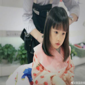 黄家有女初长成！黄磊晒多妹新发型 齐刘海显呆萌