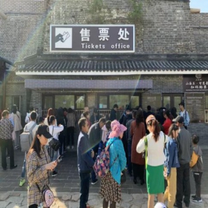 太秀了！这个“加长版”五一小长假，山海关景区迎来客流量小高峰！