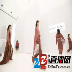 深圳时装周：时尚达人唐拉拉率领世界超模现身