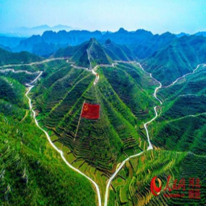 河北涉县：一锤一锤凿出开山路