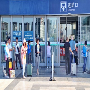 端午小长假最后一天 河北秦皇岛迎来返程高峰