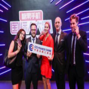 SUGAR糖果手机S20问世 翻译机昔日风光不再