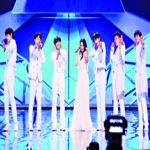 《创造营2019》热播 周震南见欧阳娜娜很害羞