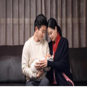 再添一金!吴敏霞全家福三口都是高颜值 女儿西西首次亮相超萌