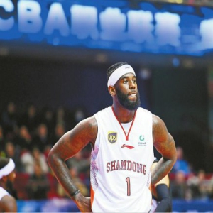 七连败也该到头了!山东男篮84:102输给辽宁男篮 外援归位球市回暖