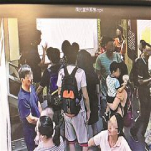 游客恭王府内给朋友做讲解被阻拦？回应：因游客讲解声音大