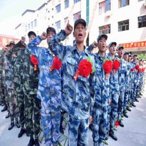 石家庄举行仪式欢送入伍新兵赴军营