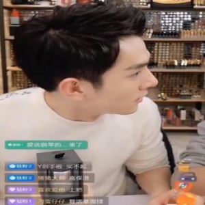 紧张到耳朵通红！李佳琦直播说漏嘴了什么？王菲的秘密？