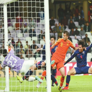 智取泰国挺进八强！中国2-1泰国 替补奇兵救主里皮妙手回春